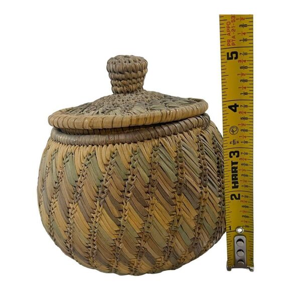 Handwoven Papago Herb Basket With Lid 5"x4.5" Soutwest Rustic Storage Container - Picture 5 of 6